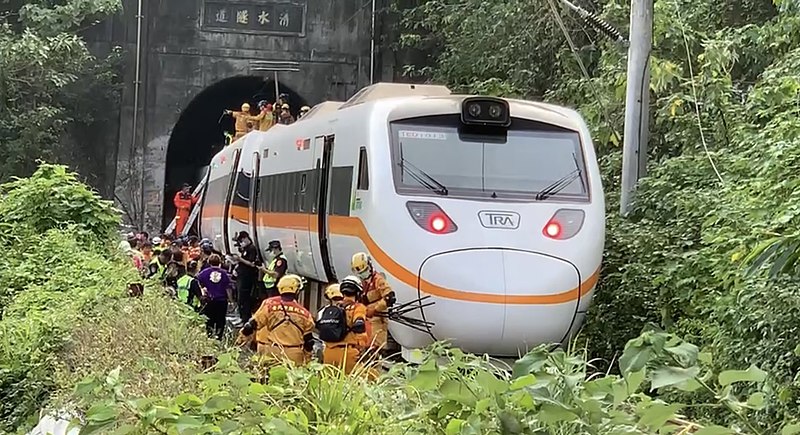 2021年4月2日於花蓮發生出軌事故的台鐵太魯閣號408列車